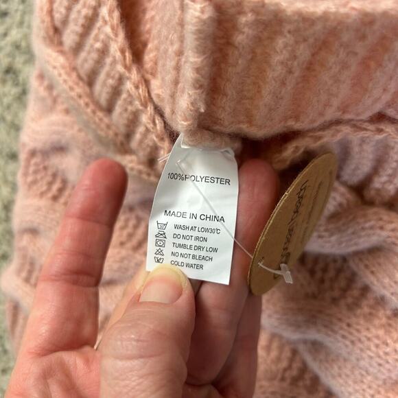 NWT Ocean Beach Pink Chunky Cable Knit Infinity Scarf - Picture 3 of 4